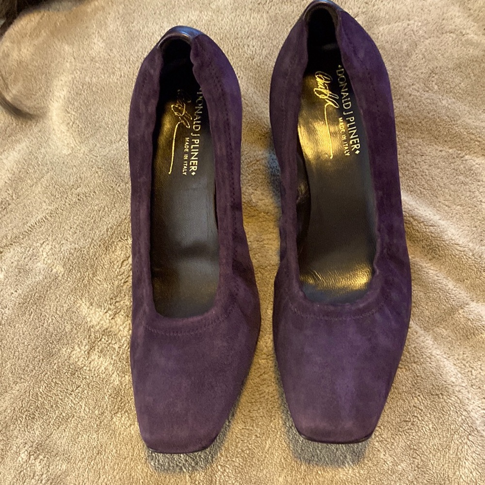 Beautiful Donald Pliner Purple Suede heels.  Size 8M